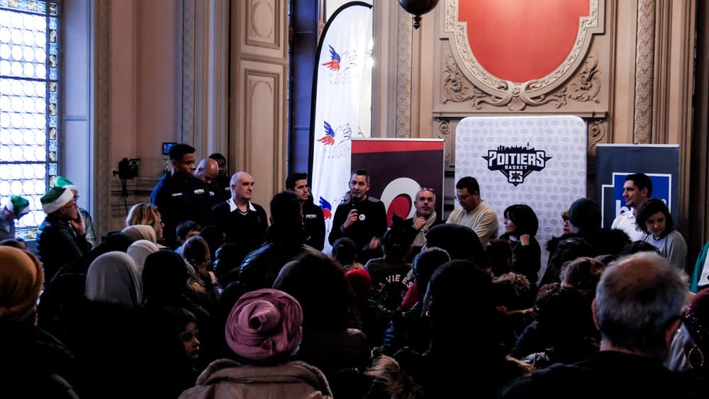 Remise des cadeaux au Secours Populaire