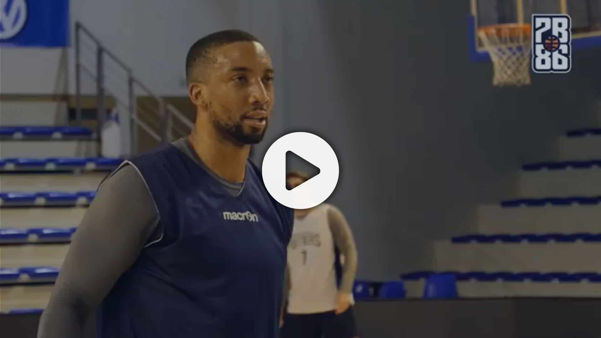 J.R. Reynolds prend ses marques avec ses coéquipiers