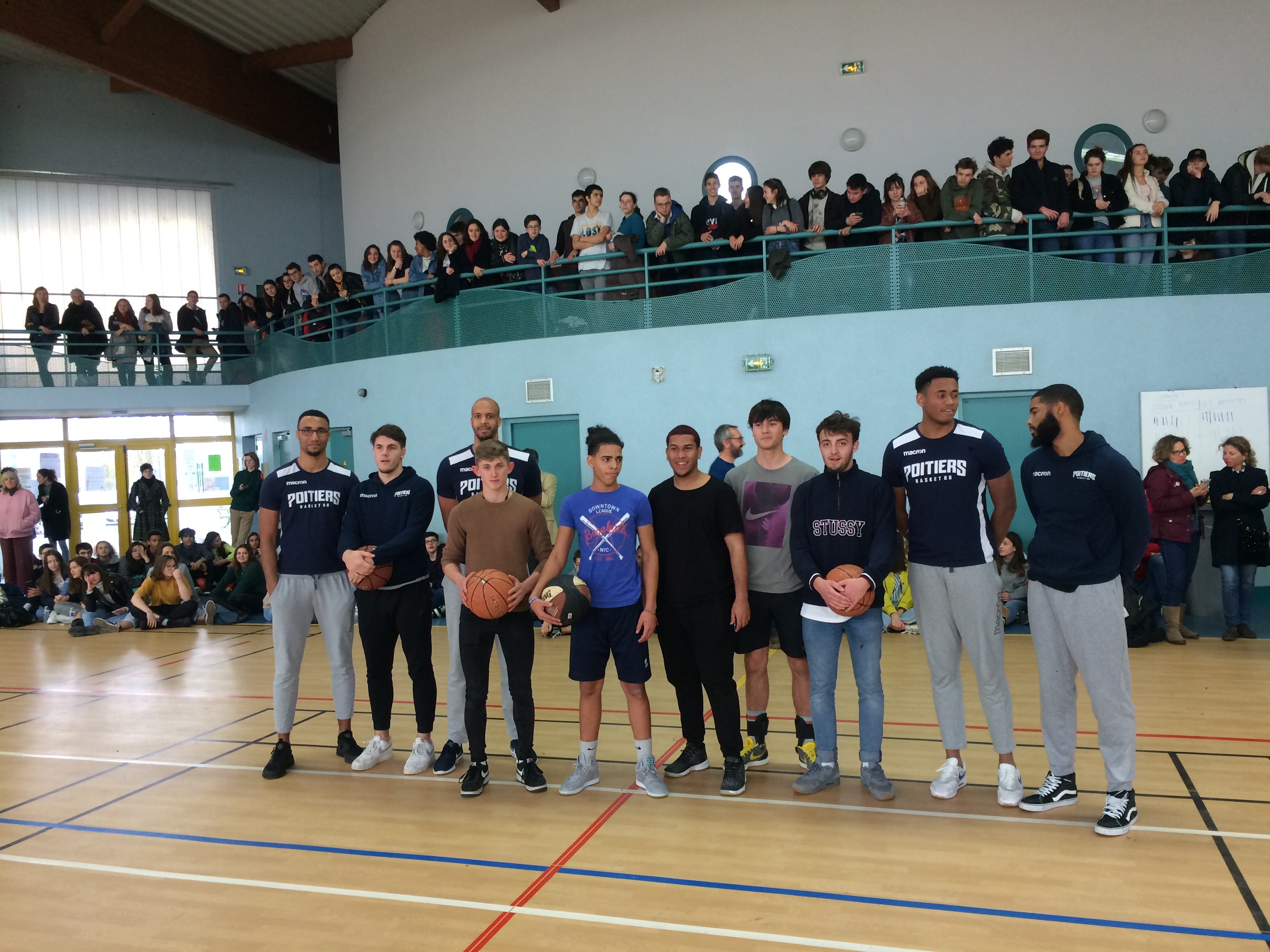 250 lycéens pour le PB86