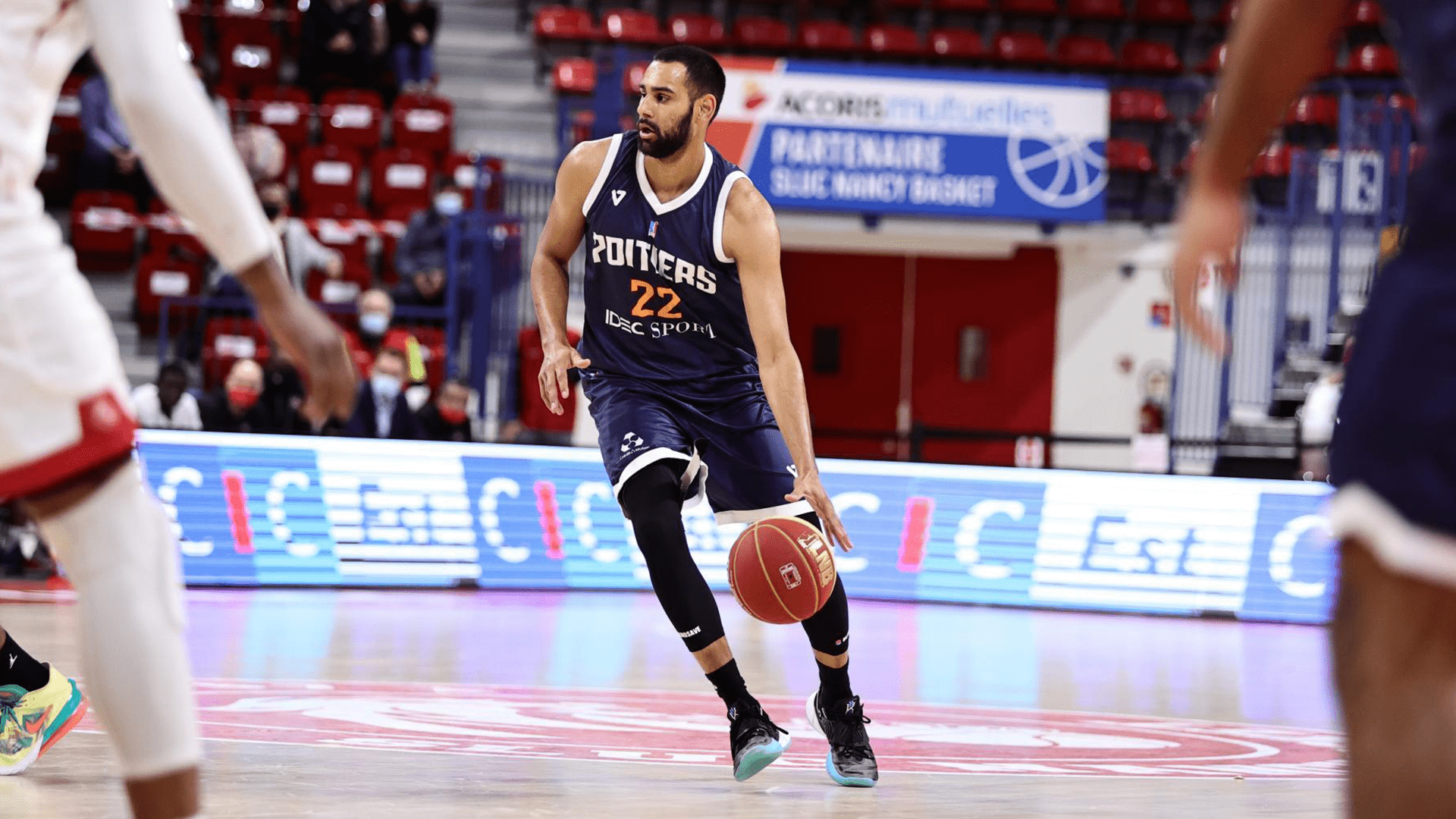 Nancy fait respecter la hiérarchie