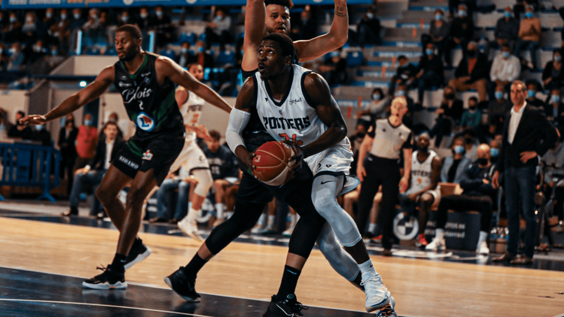 Le PB s&rsquo;incline, mais retrouve son public