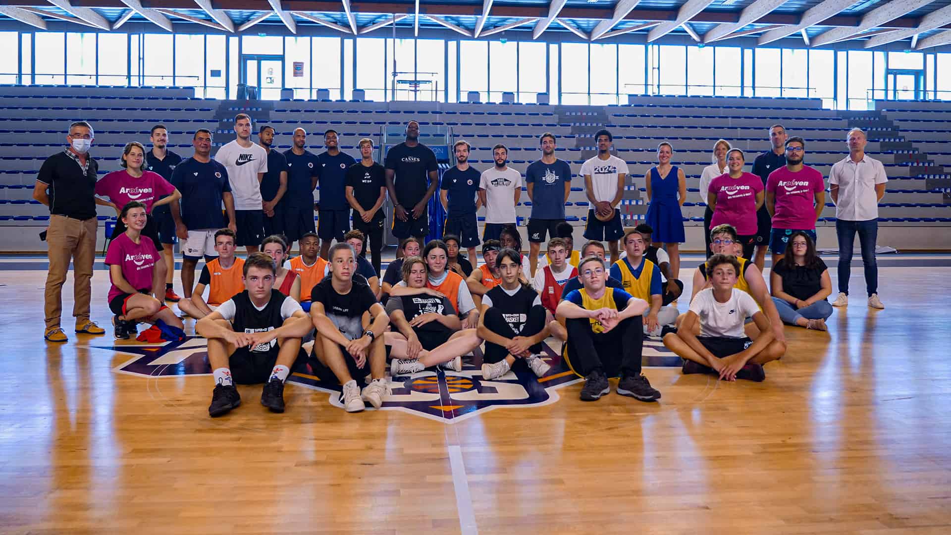 Atelier basket et échange avec des jeunes lycéens