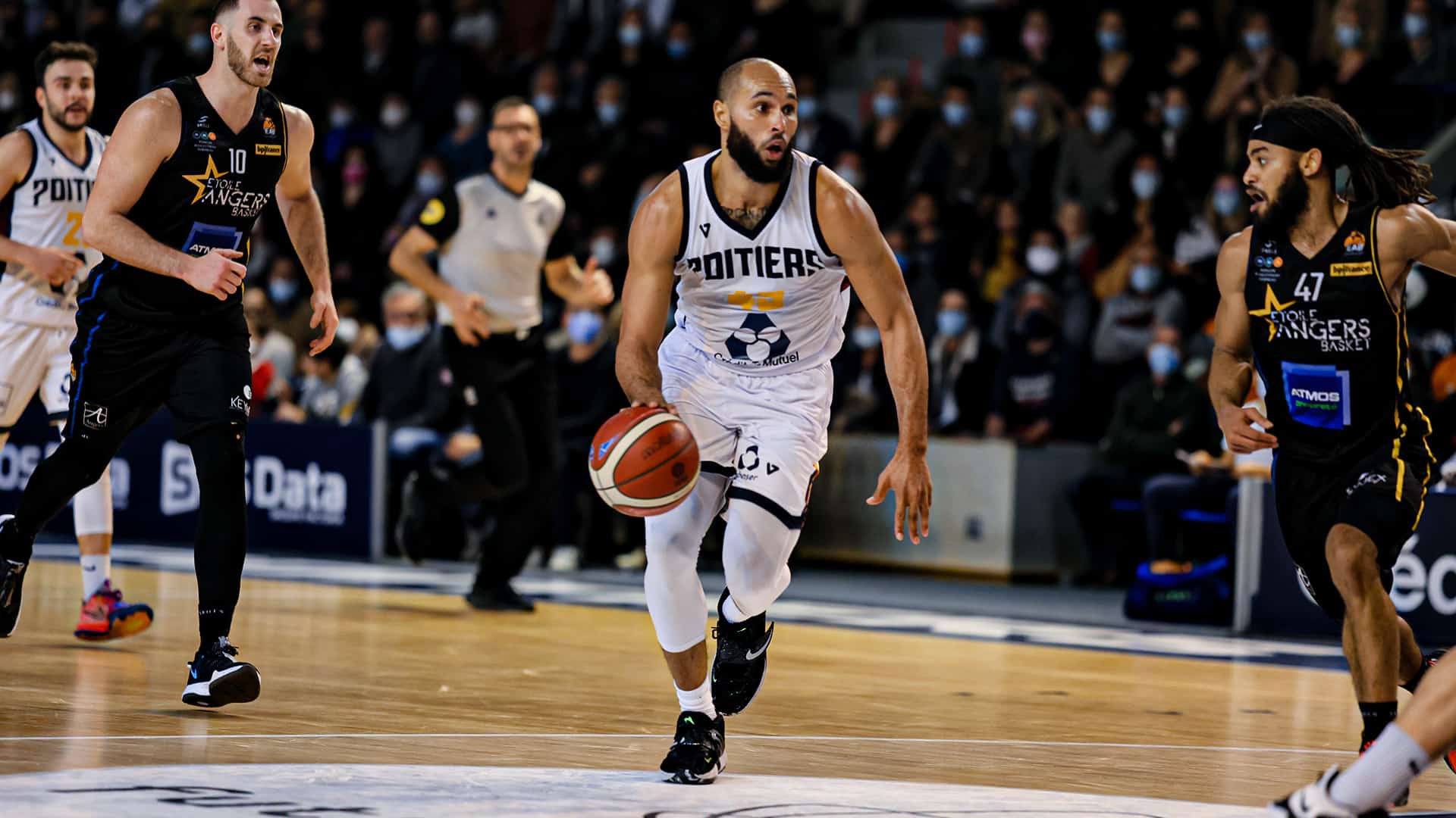 Poitiers renverse le leader