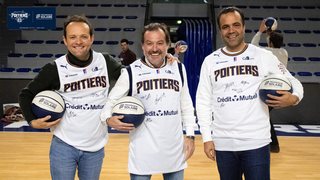 Les 3 dirigeants de Technique Solaire arborant le maillot officiel du PB86