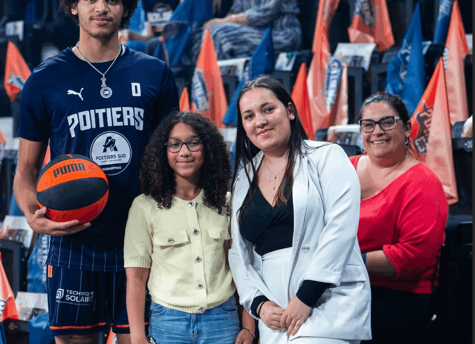 Un ballon, un sourire, un soutien
