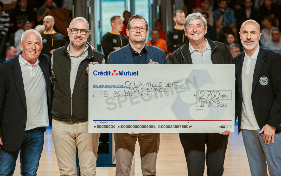 Le PB86 Solidaire reçoit un chèque de la Fondation du Crédit Mutuel